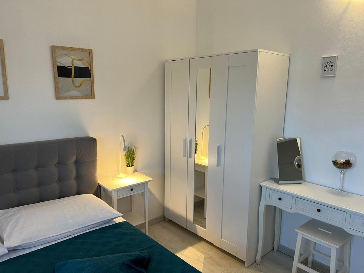 Apartments And Rooms Lorena 236 Rovinj Exteriör bild