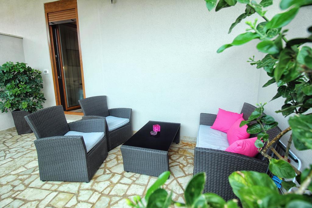 Apartments And Rooms Lorena 236 Rovinj Exteriör bild